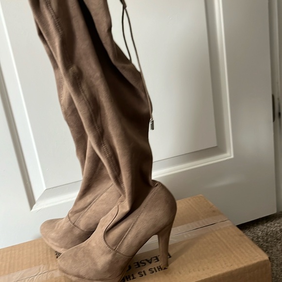 Knee high boots - Picture 5 of 9